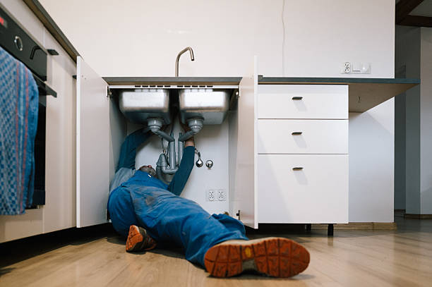 Professional Emergency Plumber technician working in Mantua, NJ